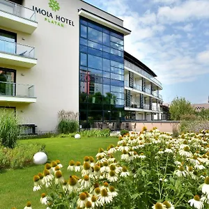 4* מלון Imola Platan