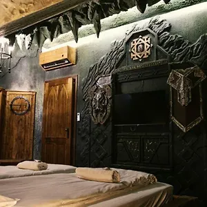 4* מלון Excalibur Minihotel