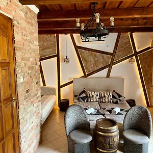 Apartman Leányka